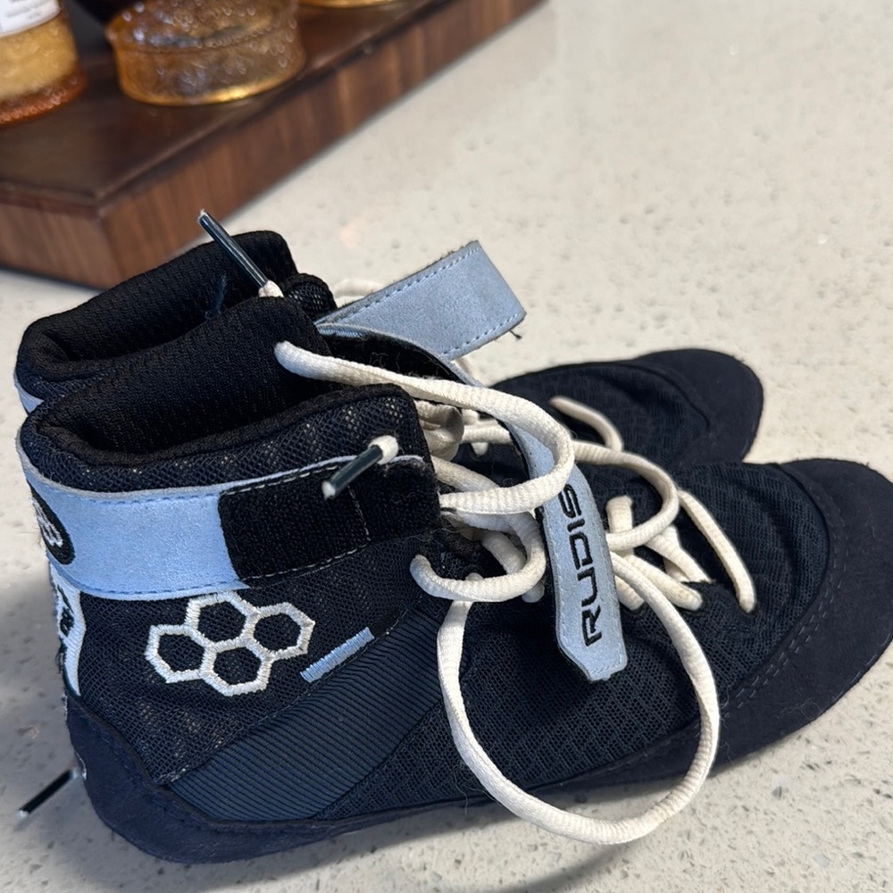 Rudis - The Great Wave wrestling shoes